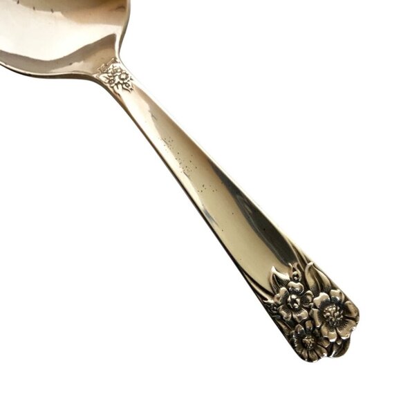 Vintage Rogers International Silver April Baby Spoon Silverplate Floral 1950s - Picture 2 of 4